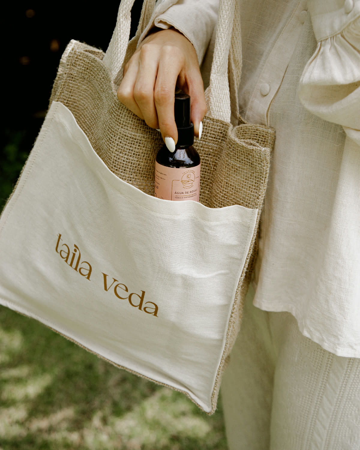 Tote bag Taila Veda com Água de Rosas